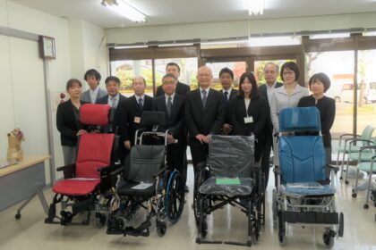 県知的障害者福祉協会傘下施設へ車いすの寄贈をしました